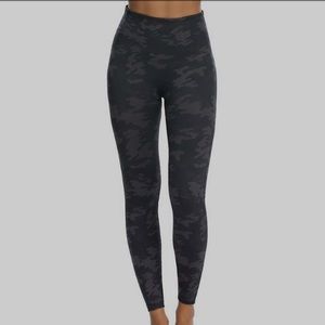 SPANX Look At Me Now Leggings - Black Camo